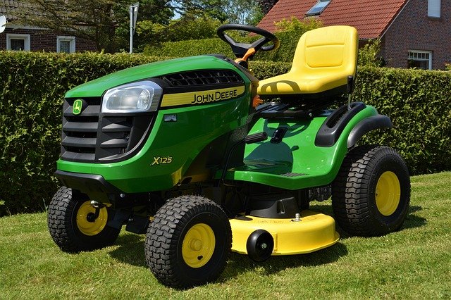 How to Choose a Riding Lawn Mower